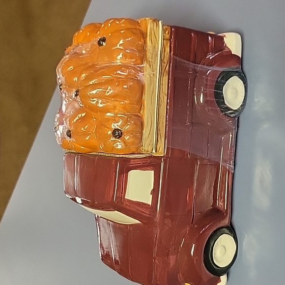 NWOT Cute truck cookie jar. - Picture 3 of 7